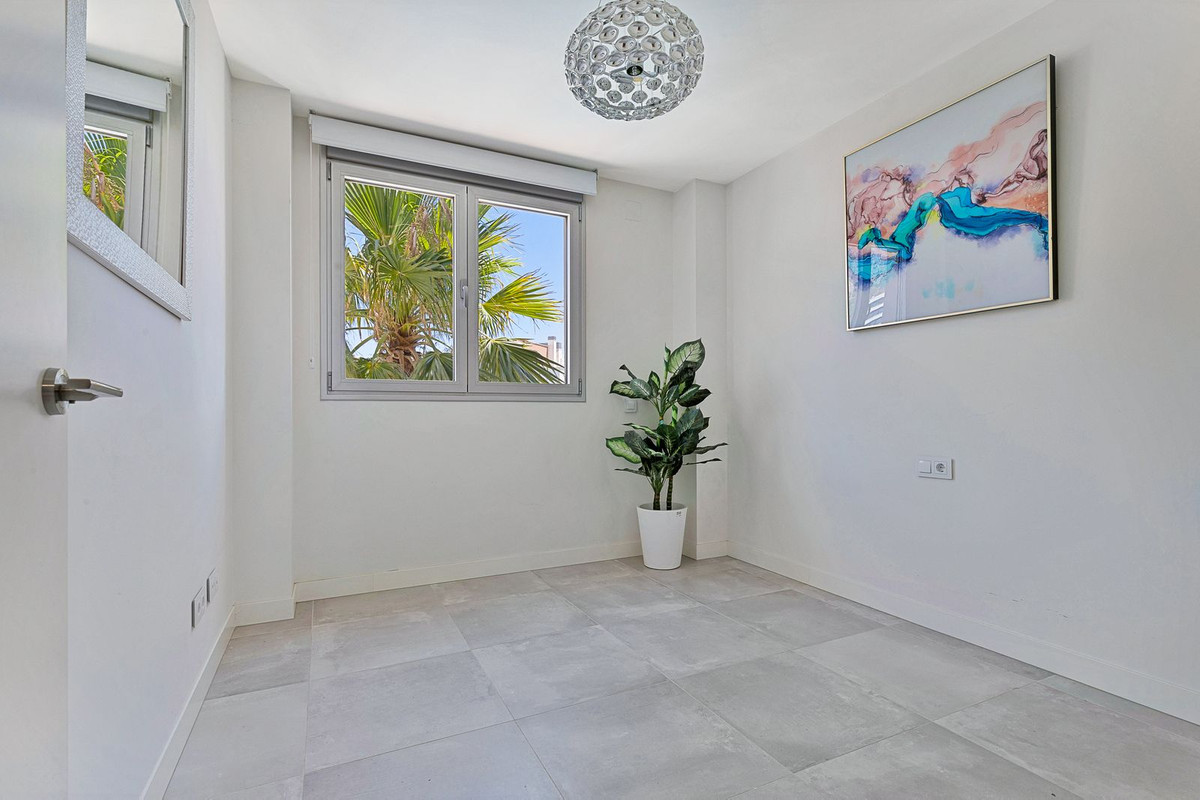 2 Bed Apartment for sale in Fuengirola Costa Del Sol, Málaga, Spain