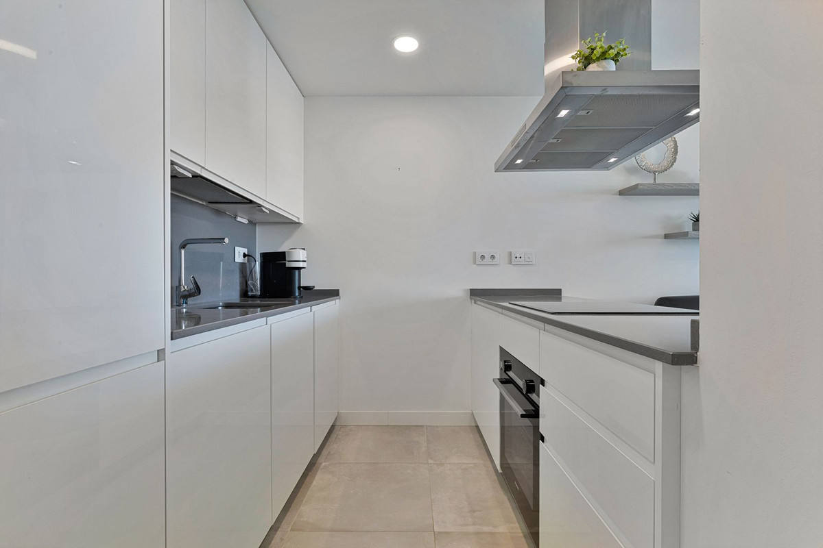 2 Bed Apartment for sale in Fuengirola Costa Del Sol, Málaga, Spain