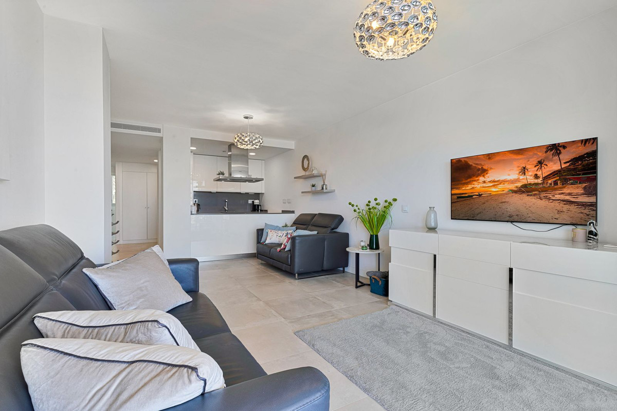 2 Bed Apartment for sale in Fuengirola Costa Del Sol, Málaga, Spain