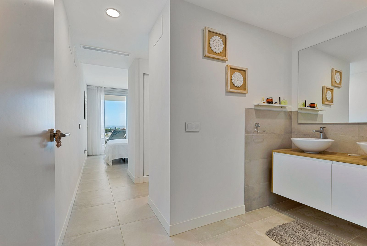 2 Bed Apartment for sale in Fuengirola Costa Del Sol, Málaga, Spain