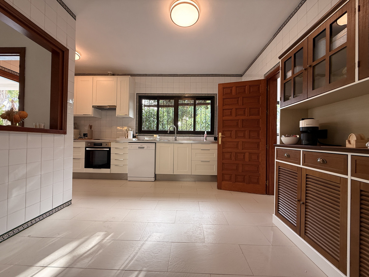 4 Bed Townhouse for sale in Estepona Costa Del Sol, Málaga, Spain