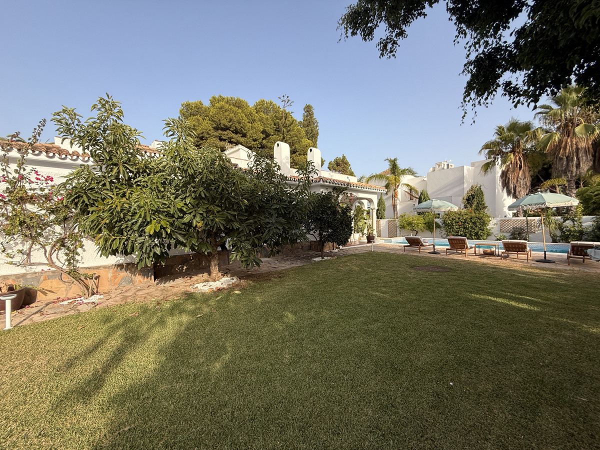 4 Bed Townhouse for sale in Estepona Costa Del Sol, Málaga, Spain