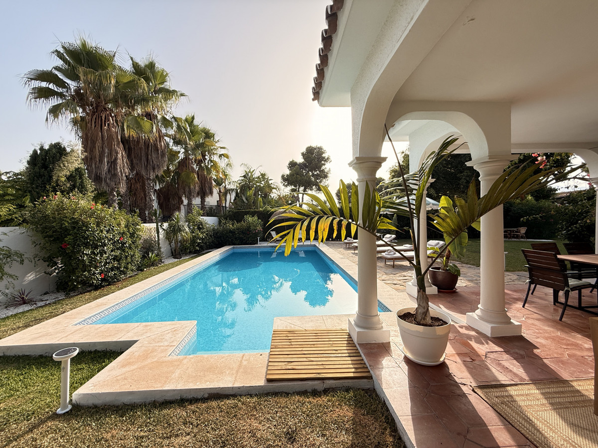 4 Bed Townhouse for sale in Estepona Costa Del Sol, Málaga, Spain