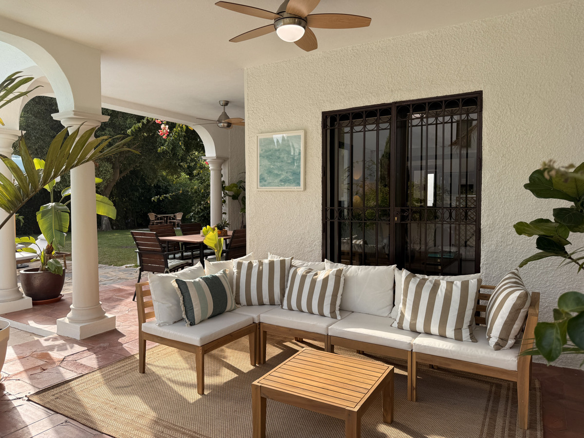 4 Bed Townhouse for sale in Estepona Costa Del Sol, Málaga, Spain