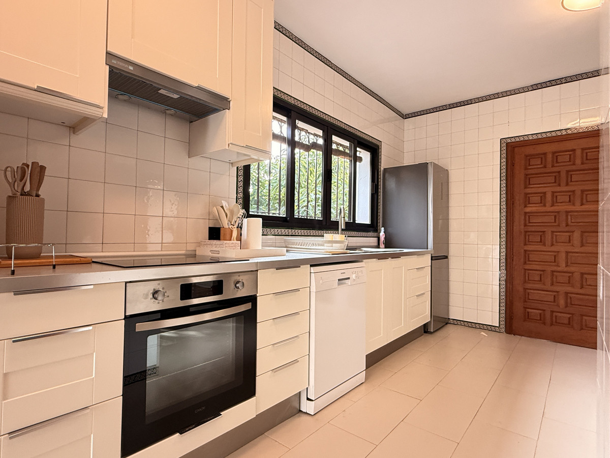 4 Bed Townhouse for sale in Estepona Costa Del Sol, Málaga, Spain