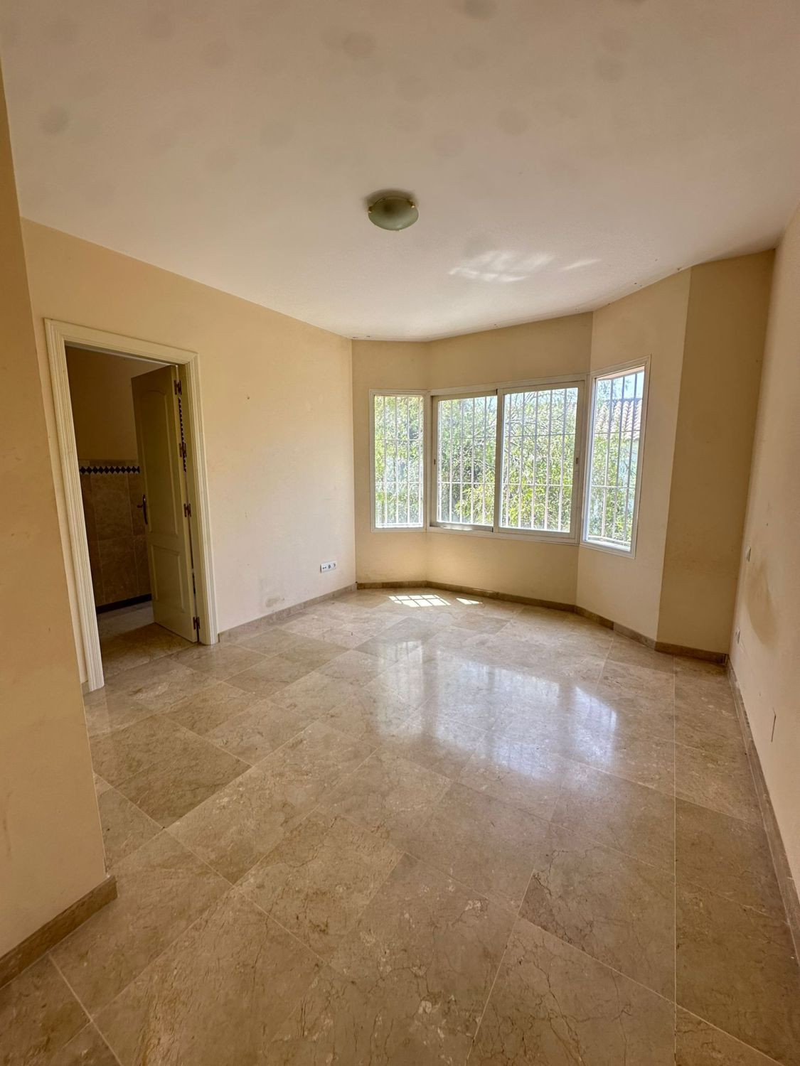5 Bed Townhouse for sale in Nueva Andalucía Costa Del Sol, Málaga, Spain