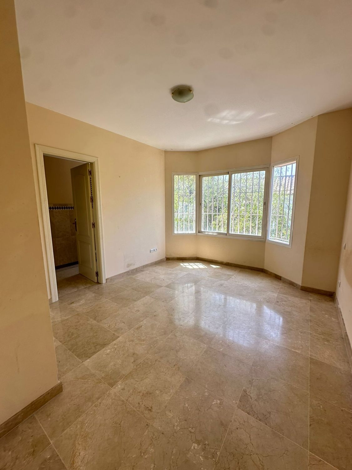 5 Bed Townhouse for sale in Nueva Andalucía Costa Del Sol, Málaga, Spain