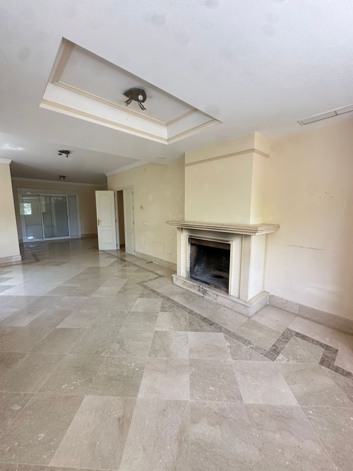 5 Bed Townhouse for sale in Nueva Andalucía Costa Del Sol, Málaga, Spain