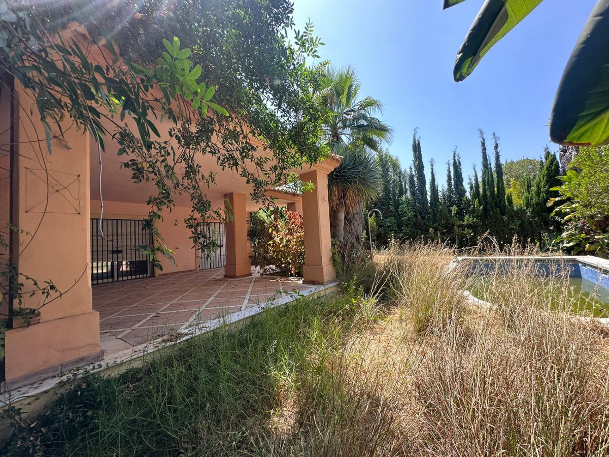5 Bed Townhouse for sale in Nueva Andalucía Costa Del Sol, Málaga, Spain