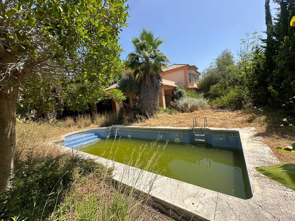 5 Bed Townhouse for sale in Nueva Andalucía Costa Del Sol, Málaga, Spain
