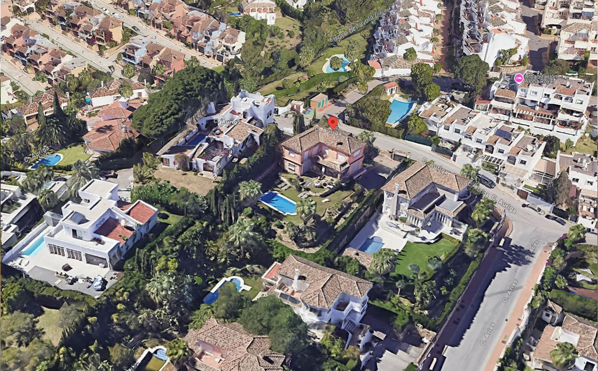 5 Bed Townhouse for sale in Nueva Andalucía Costa Del Sol, Málaga, Spain