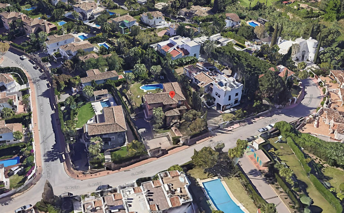 5 Bed Townhouse for sale in Nueva Andalucía Costa Del Sol, Málaga, Spain