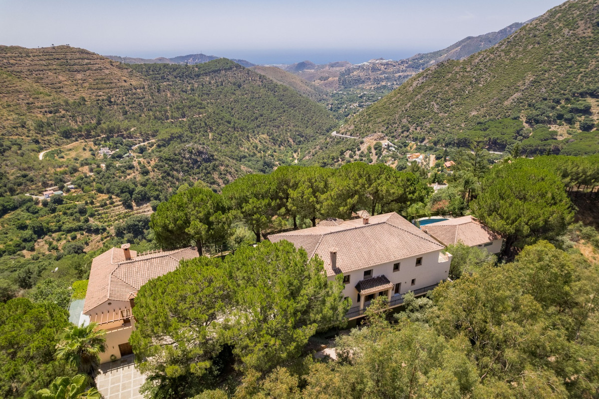 9 Bed Townhouse for sale in Ojén Costa Del Sol, Málaga, Spain