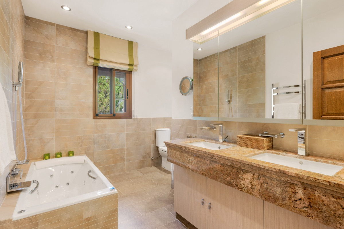 Se vende Villa - Chalet de 9 dormitorios en Costa Del Sol, Málaga, España