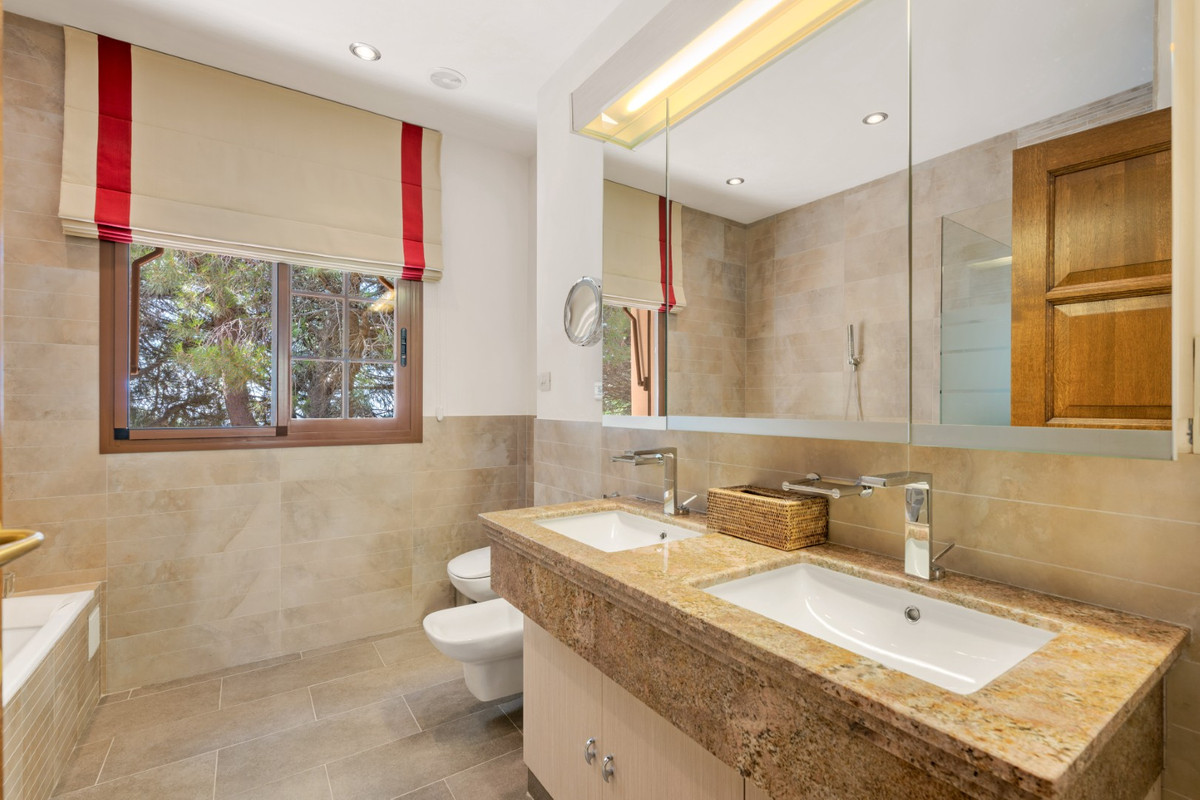 Se vende Villa - Chalet de 9 dormitorios en Costa Del Sol, Málaga, España