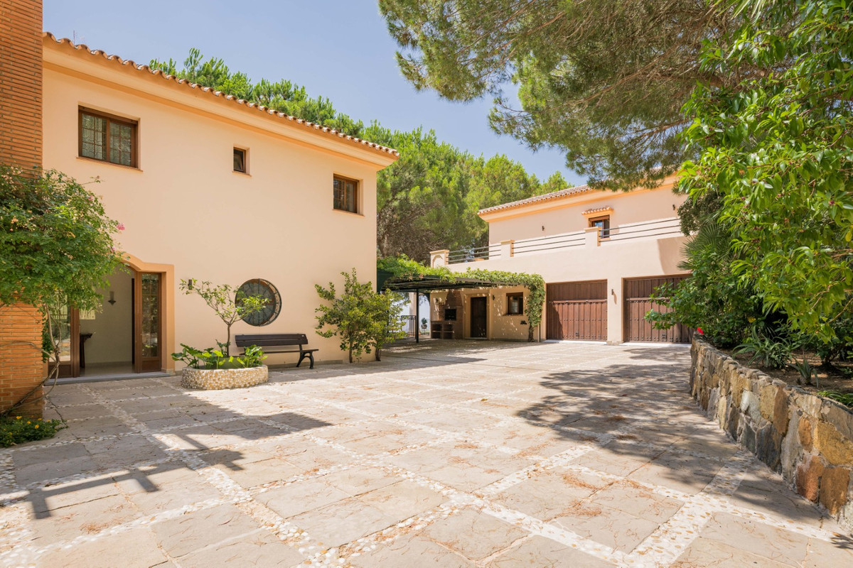 Se vende Villa - Chalet de 9 dormitorios en Costa Del Sol, Málaga, España