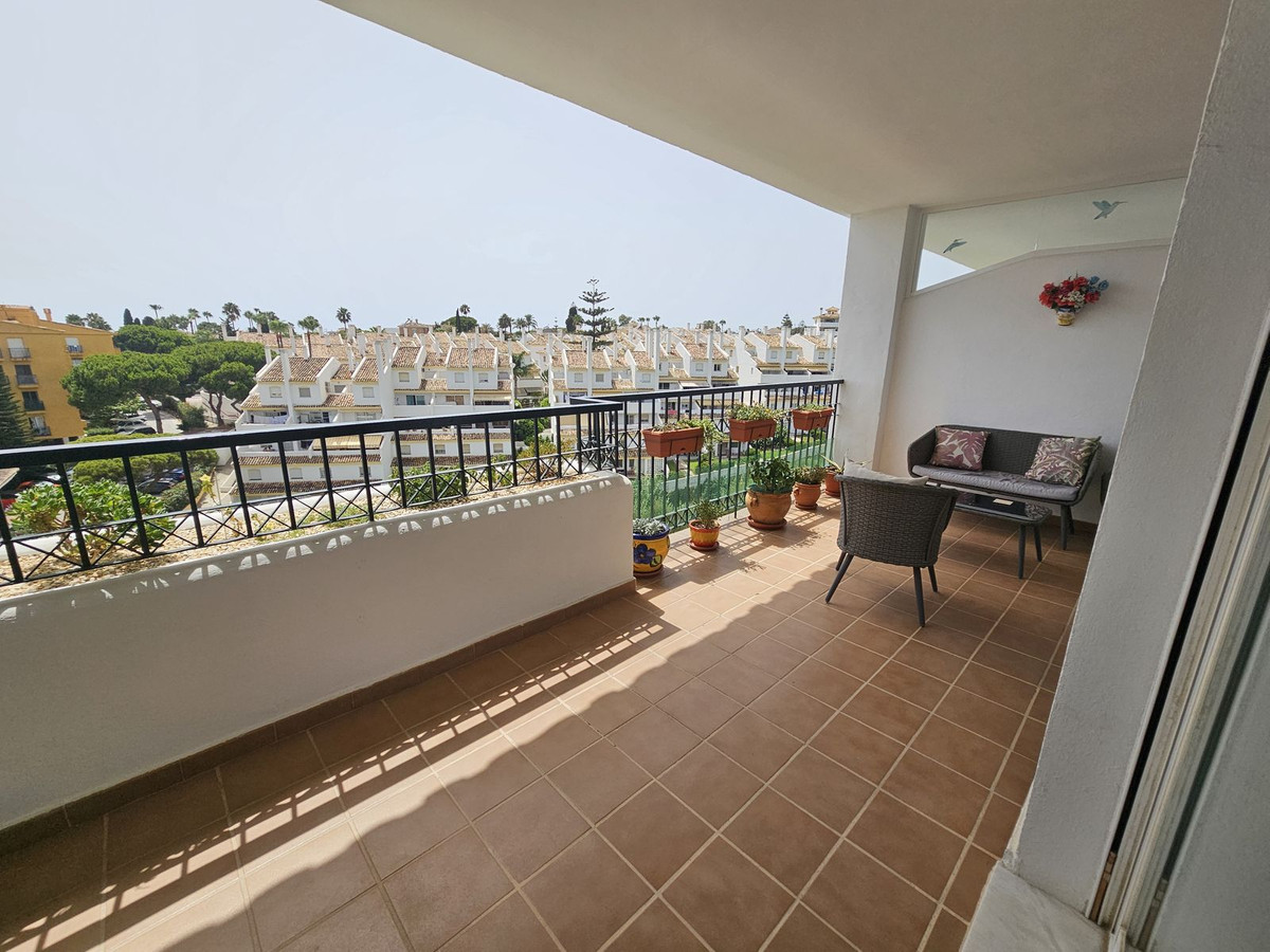 2 Bed Apartment for sale in Calahonda Costa Del Sol, Málaga, Spain