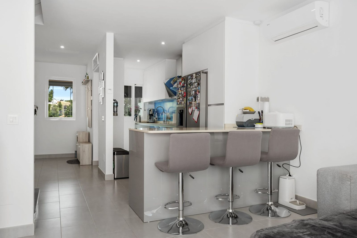 4 Bed Townhouse for sale in Estepona Costa Del Sol, Málaga, Spain
