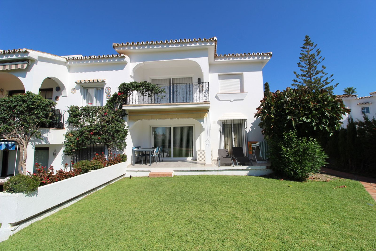 2 Bed Apartment for sale in El Paraiso Costa Del Sol, Málaga, Spain
