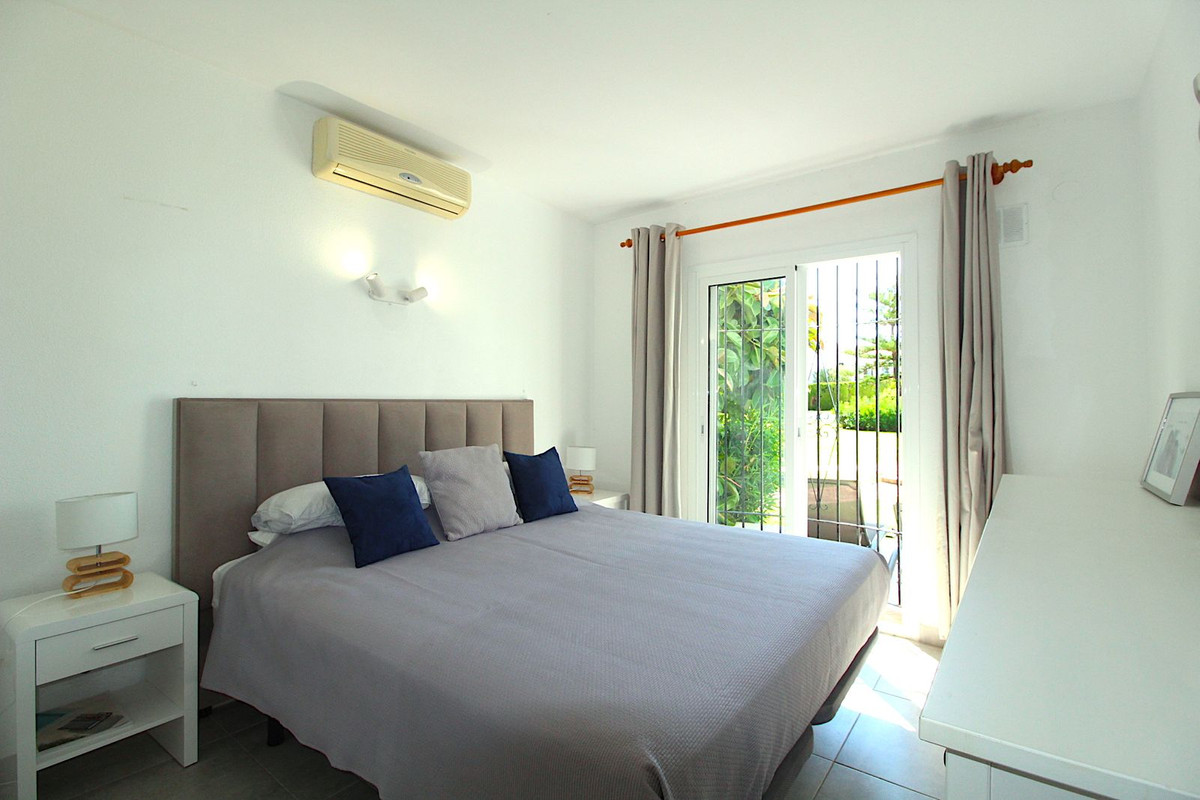 2 Bed Apartment for sale in El Paraiso Costa Del Sol, Málaga, Spain