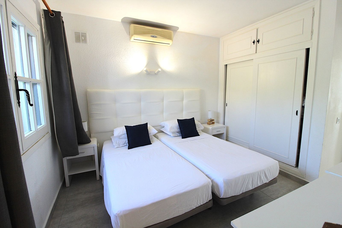 2 Bed Apartment for sale in El Paraiso Costa Del Sol, Málaga, Spain