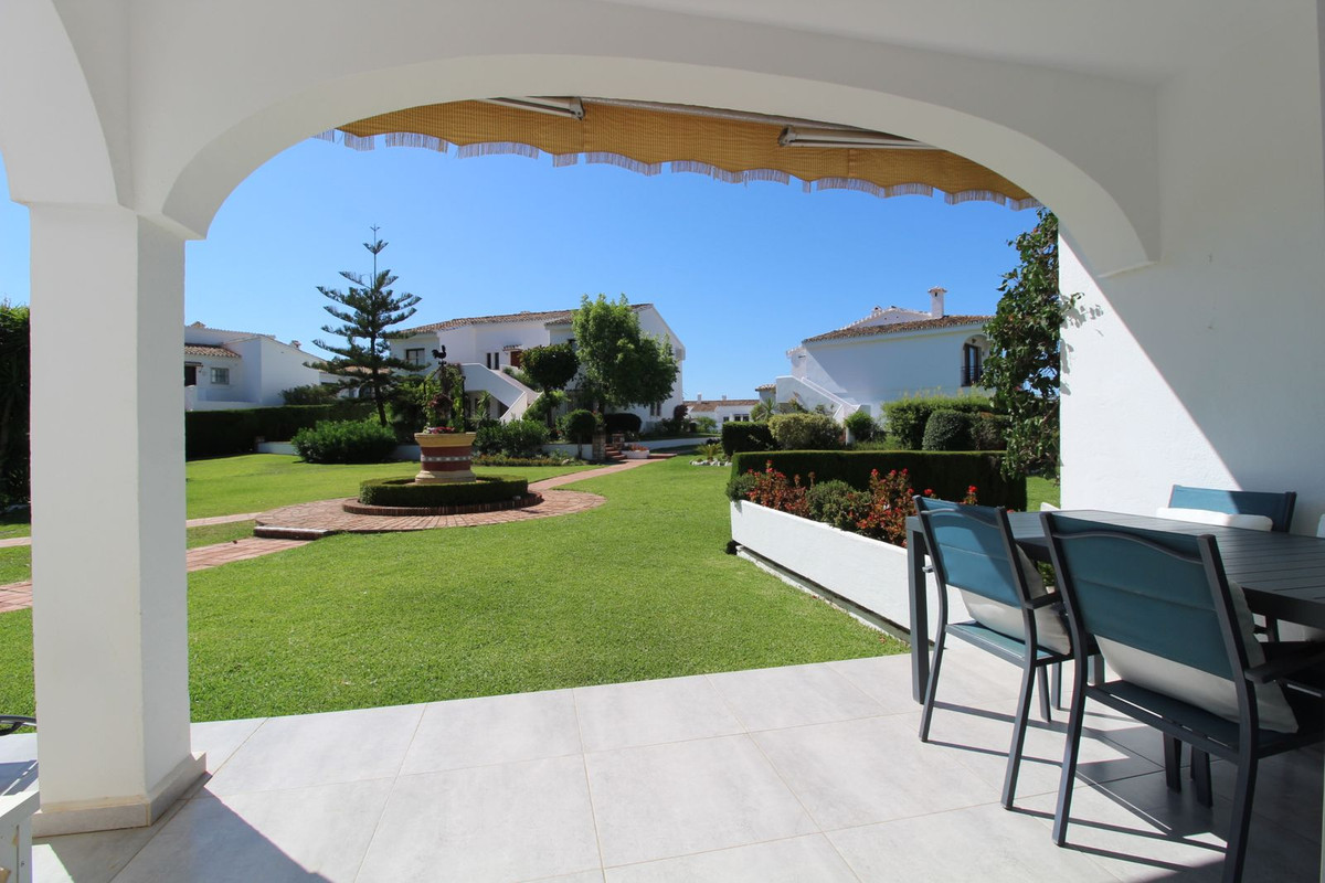 2 Bed Apartment for sale in El Paraiso Costa Del Sol, Málaga, Spain