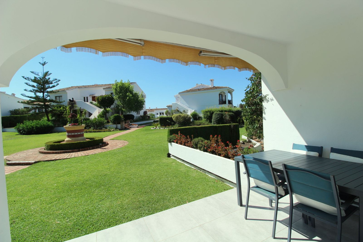 2 Bed Apartment for sale in El Paraiso Costa Del Sol, Málaga, Spain