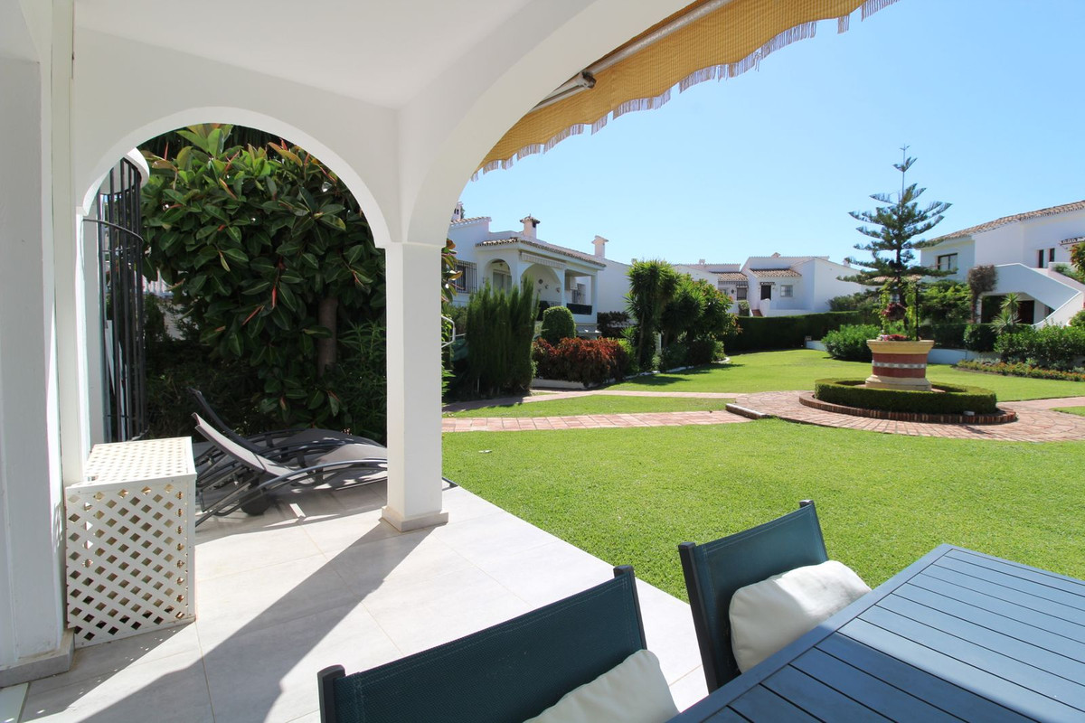2 Bed Apartment for sale in El Paraiso Costa Del Sol, Málaga, Spain
