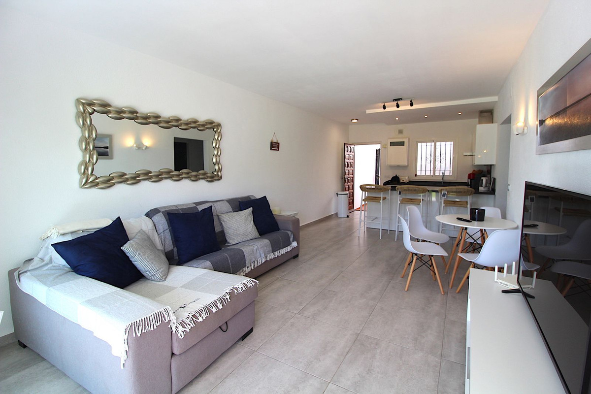 2 Bed Apartment for sale in El Paraiso Costa Del Sol, Málaga, Spain