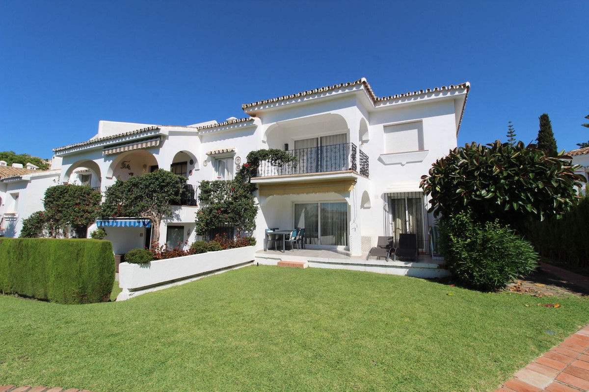 2 Bed Apartment for sale in El Paraiso Costa Del Sol, Málaga, Spain