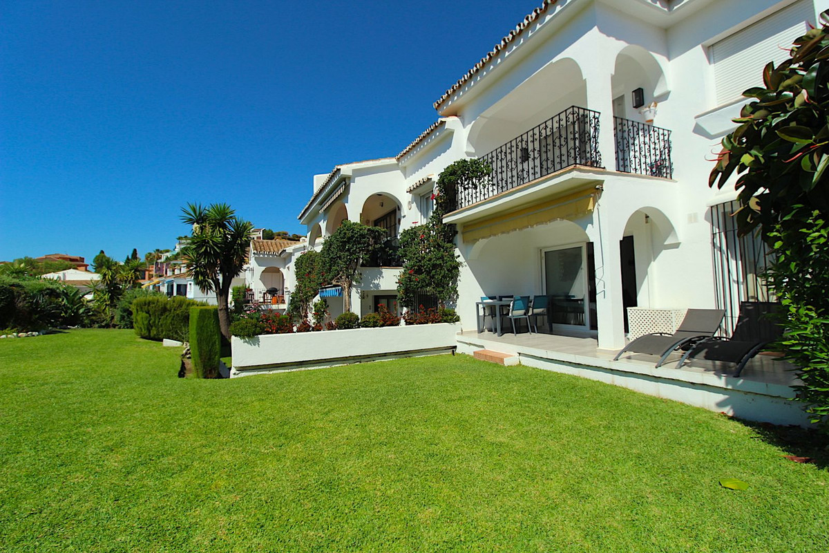 2 Bed Apartment for sale in El Paraiso Costa Del Sol, Málaga, Spain
