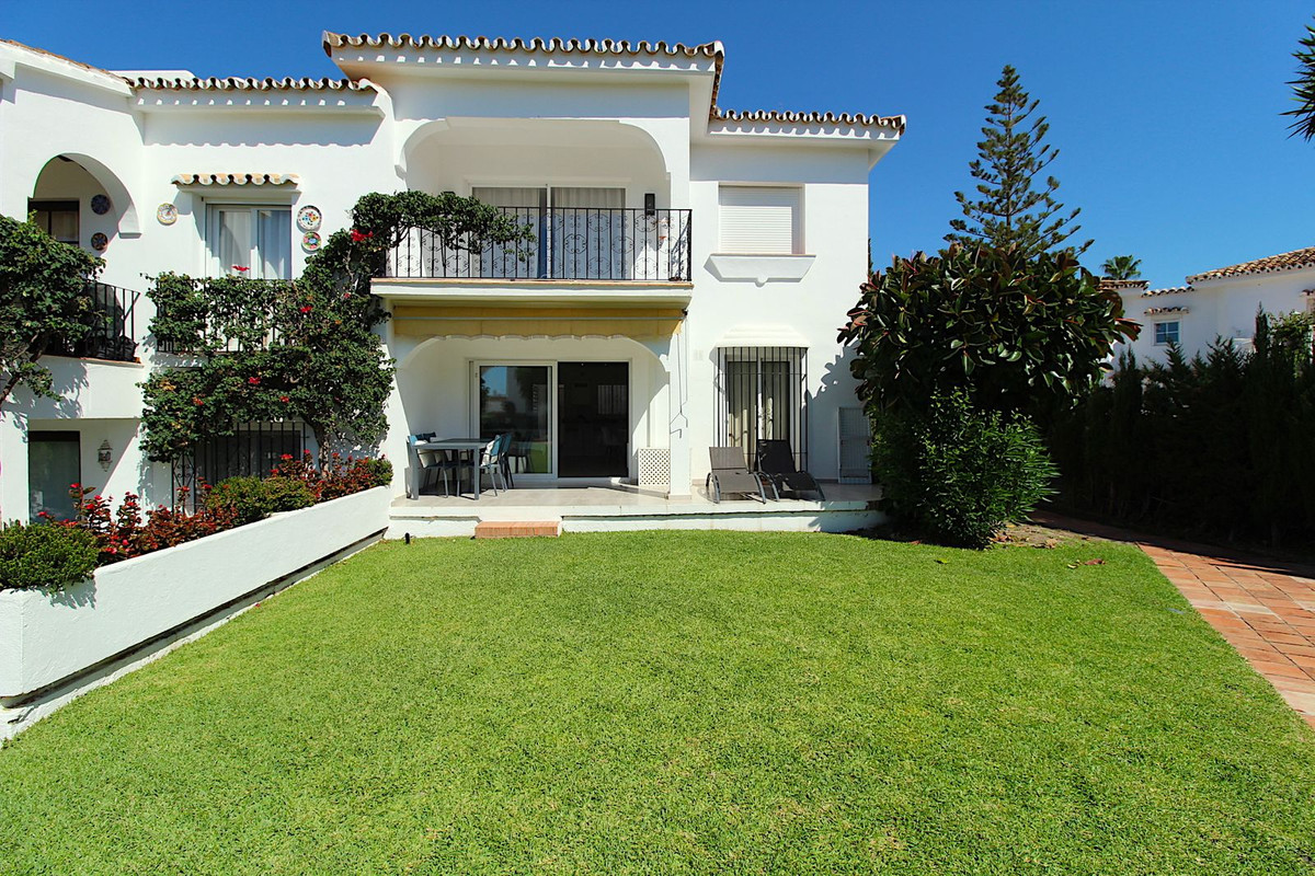 2 Bed Apartment for sale in El Paraiso Costa Del Sol, Málaga, Spain