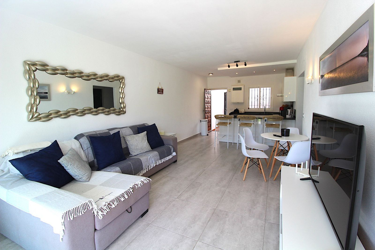 2 Bed Apartment for sale in El Paraiso Costa Del Sol, Málaga, Spain