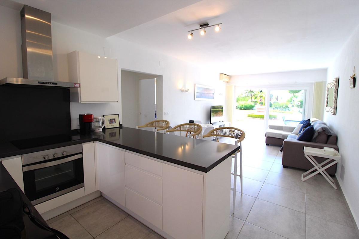 2 Bed Apartment for sale in El Paraiso Costa Del Sol, Málaga, Spain