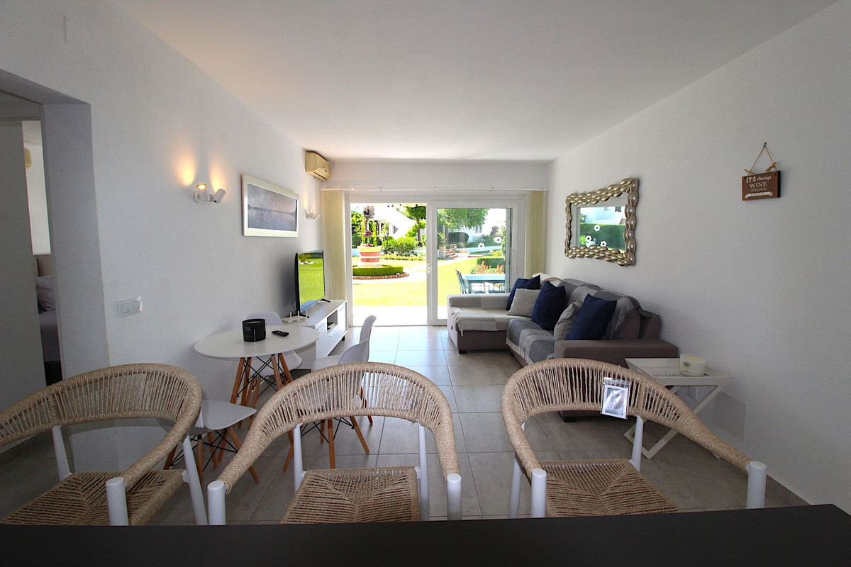 2 Bed Apartment for sale in El Paraiso Costa Del Sol, Málaga, Spain