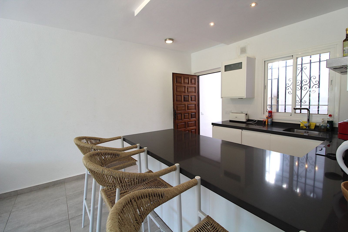 2 Bed Apartment for sale in El Paraiso Costa Del Sol, Málaga, Spain