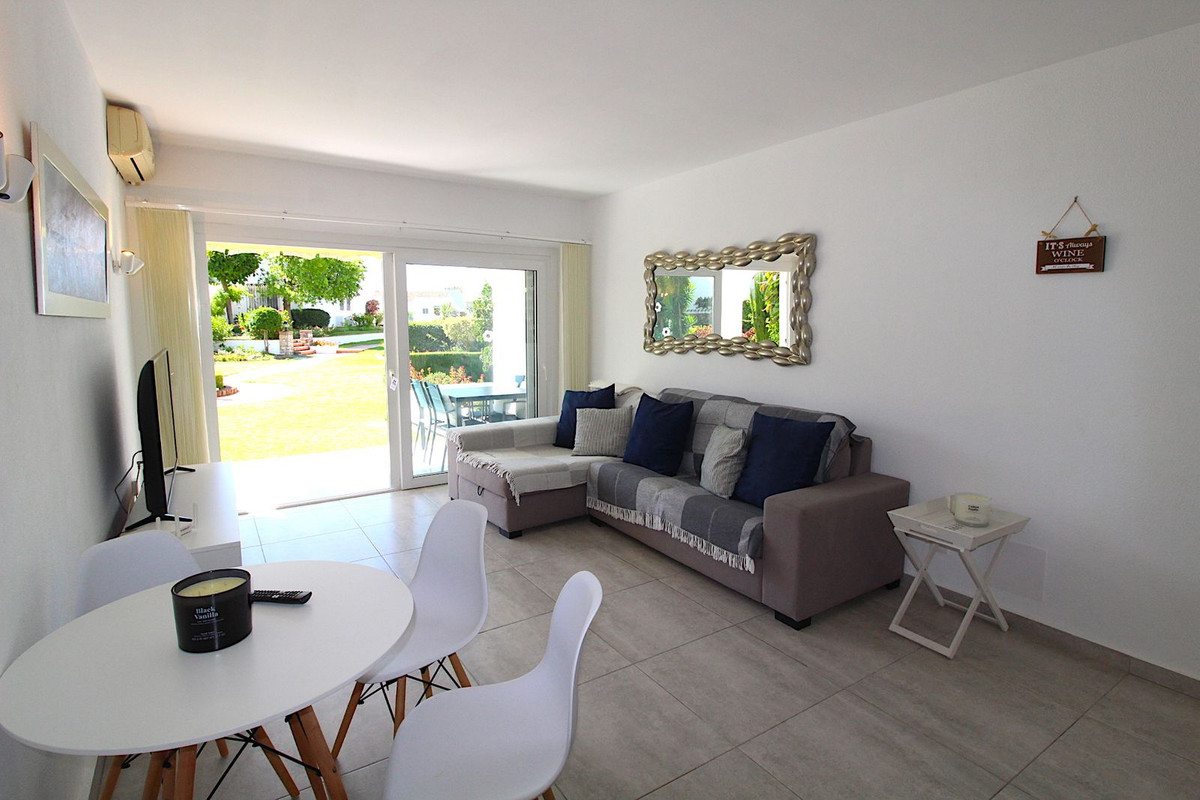 2 Bed Apartment for sale in El Paraiso Costa Del Sol, Málaga, Spain