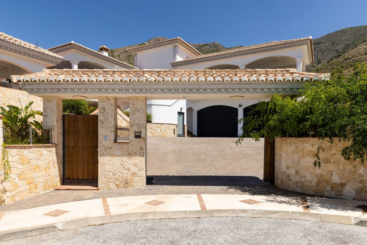 4 Bed Townhouse for sale in Mijas Costa Del Sol, Málaga, Spain