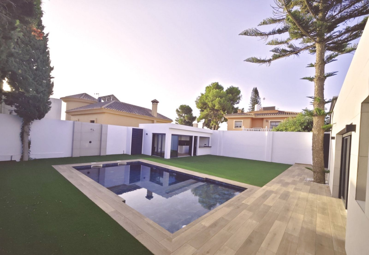 4 Bed Townhouse for sale in El Coto Costa Del Sol, Málaga, Spain
