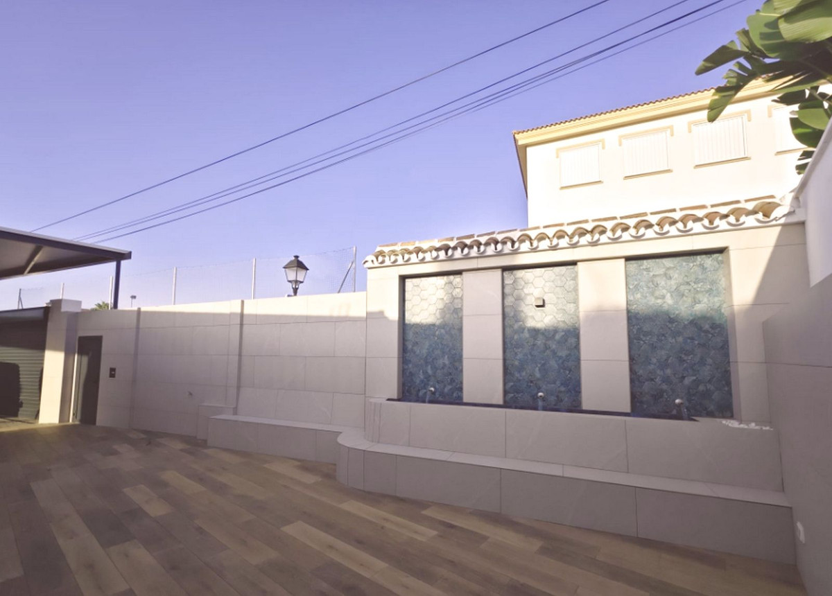 4 Bed Townhouse for sale in El Coto Costa Del Sol, Málaga, Spain