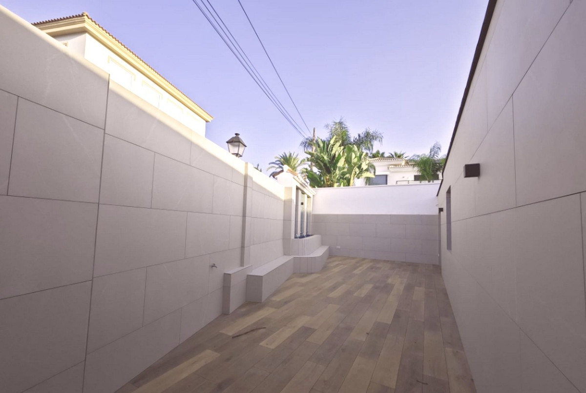 4 Bed Townhouse for sale in El Coto Costa Del Sol, Málaga, Spain