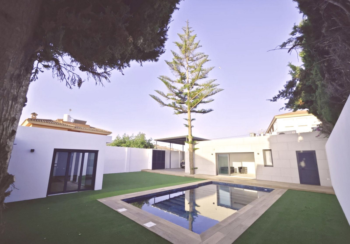 4 Bed Townhouse for sale in El Coto Costa Del Sol, Málaga, Spain