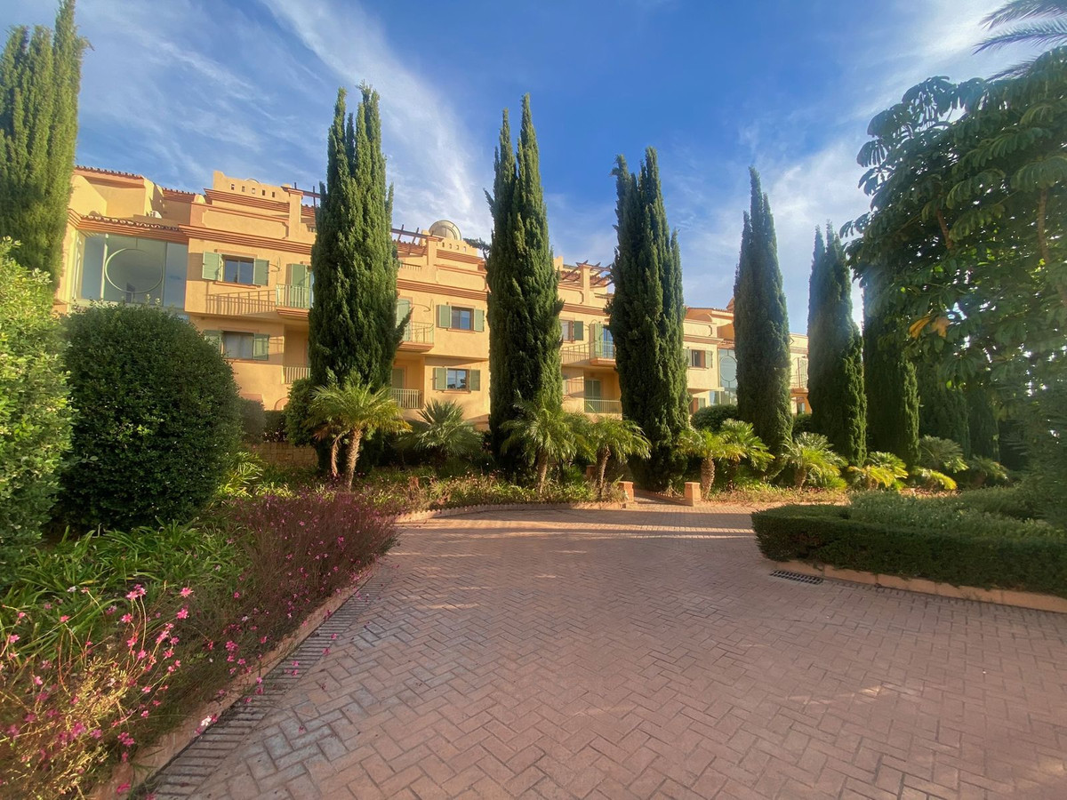 3 Bed Apartment for sale in Los Flamingos Costa Del Sol, Málaga, Spain