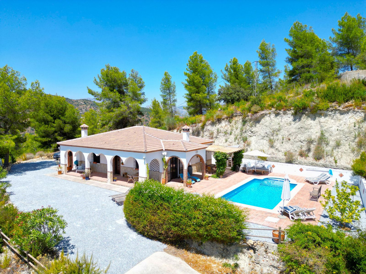 3 Bed Townhouse for sale in Comares Costa Del Sol East, Málaga, Spain