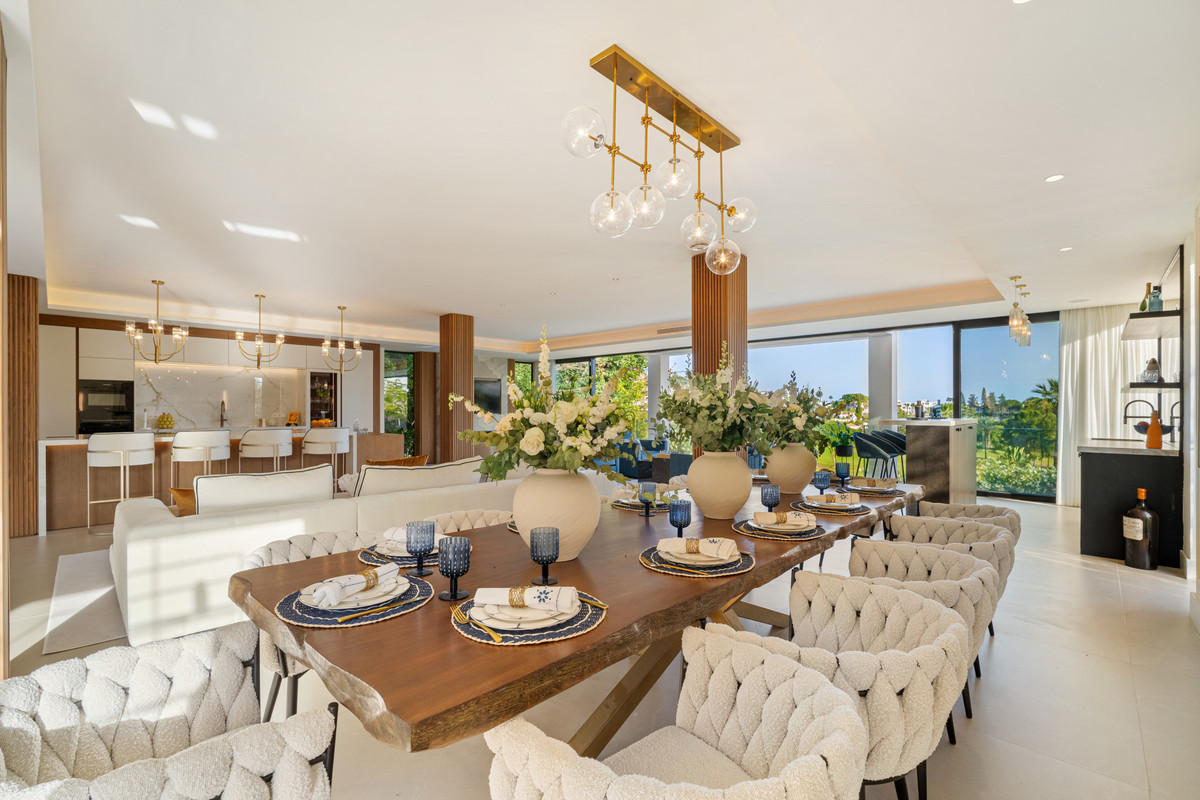 Se vende Villa - Chalet de 6 dormitorios en Costa Del Sol, Málaga, España