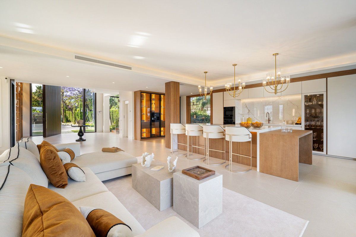 Se vende Villa - Chalet de 6 dormitorios en Costa Del Sol, Málaga, España