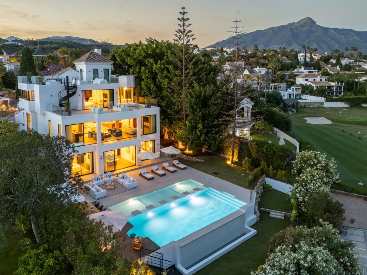 Se vende Villa - Chalet de 6 dormitorios en Costa Del Sol, Málaga, España