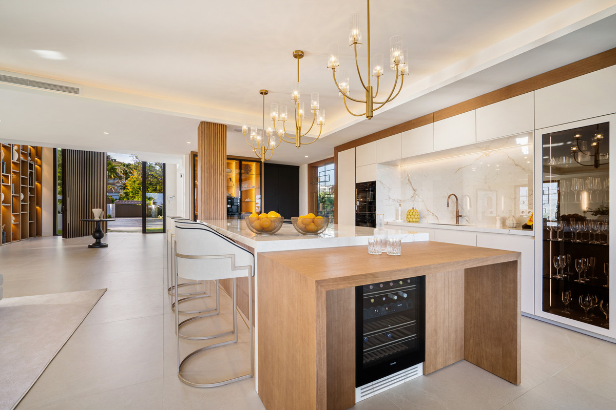 Se vende Villa - Chalet de 6 dormitorios en Costa Del Sol, Málaga, España