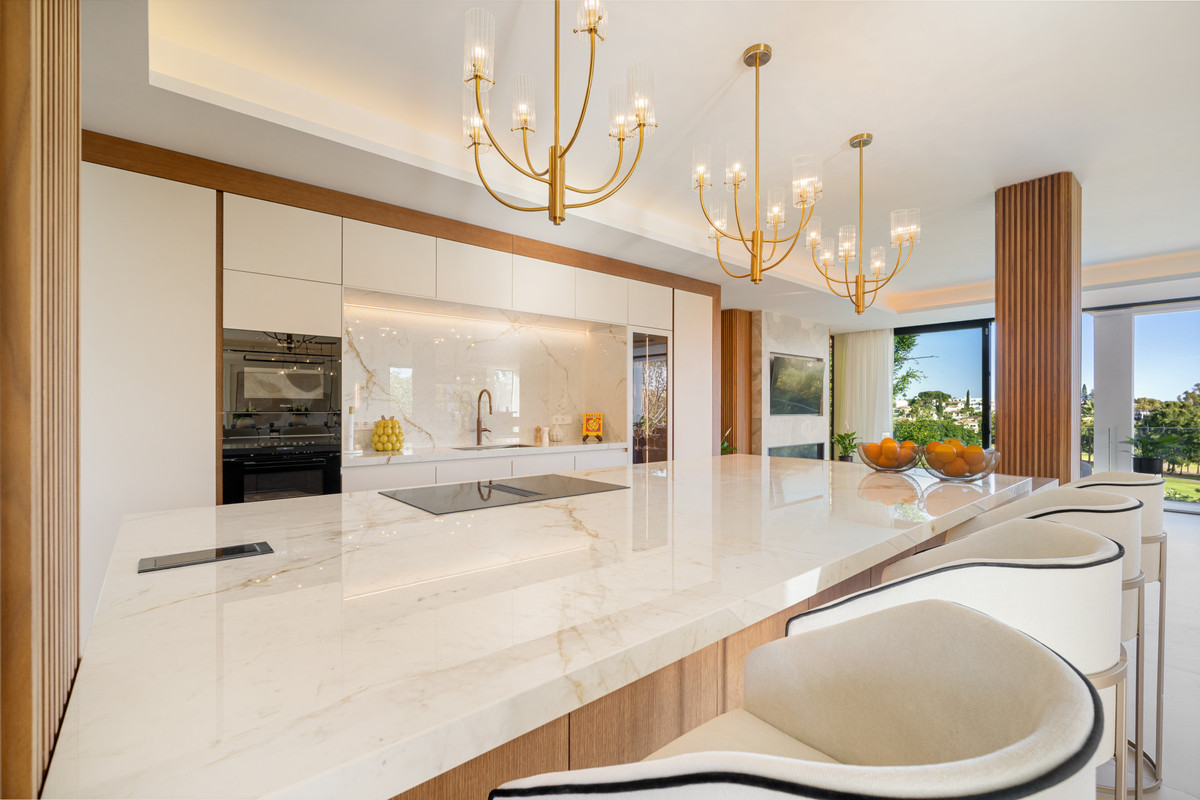 Se vende Villa - Chalet de 6 dormitorios en Costa Del Sol, Málaga, España