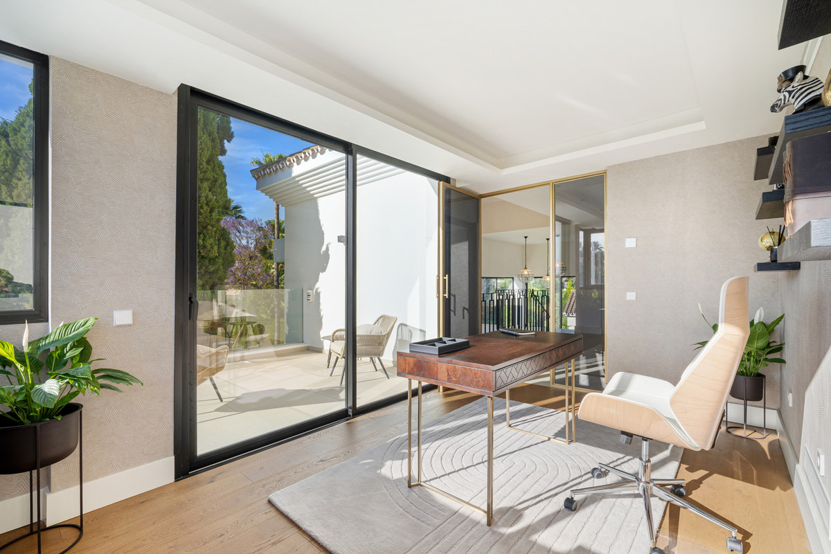 Se vende Villa - Chalet de 6 dormitorios en Costa Del Sol, Málaga, España